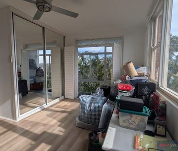 Light & Bright Apartment in Convenient Queenscliff Location - Photo 2