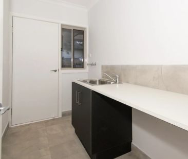 Spacious 4 Bedroom Unit - Photo 2