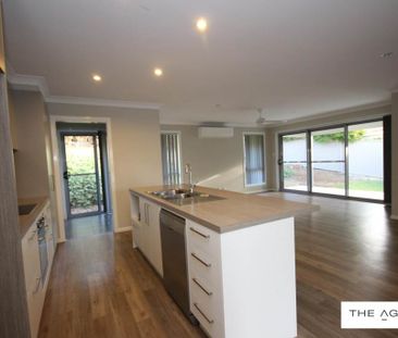 Spacious 4-Bedroom Family Home with Air Conditioning - Photo 6