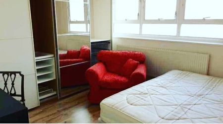 Room in a Shared Flat, Stapleford Close, SW19 - Photo 2