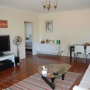 Sunlit 3 Bedroom Unit - Extra Large Unit! - Photo 2