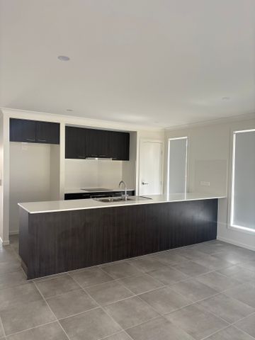 7 Perkins Street, Ripley QLD 4306 - House For Rent | Domain - Photo 5