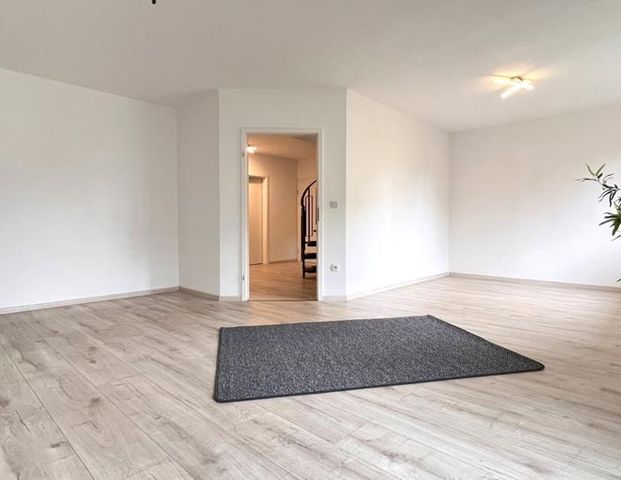 Renovierte Maisonettewohnung mit Balkon in Meiderich - Foto 1