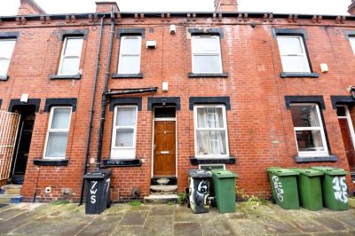 2 bedroom House in William Street, Leeds - Photo 1