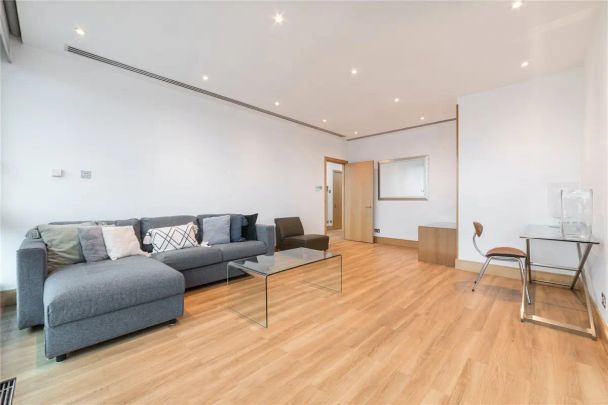 1 bedroom flat in London - Photo 1