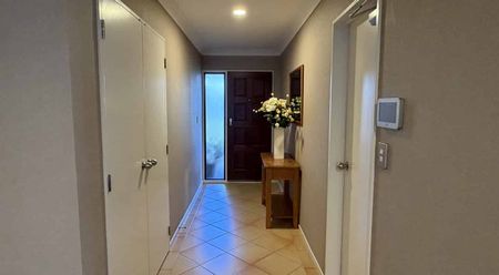 The Ultimate Family Living - 4 Bedrooms, 2 Bathrooms - Photo 5