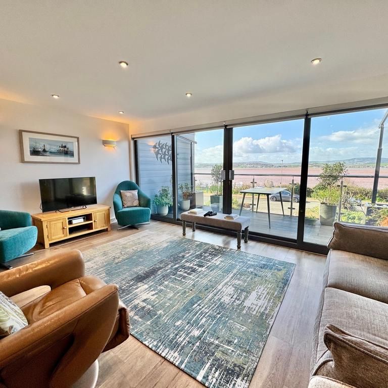 4 bedroom semi-detached house to rent - Photo 1