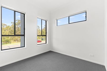 Modern Family Home - Photo 2