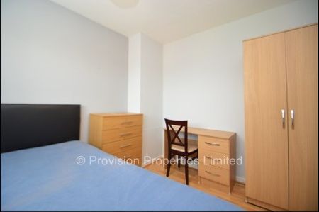 4 Bedroom House, City Centre, University Leeds - Photo 5