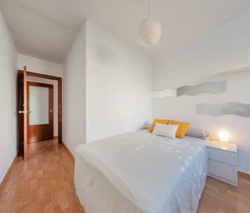 Calle de los Juglares, Madrid, Community of Madrid 28032 - Photo 4