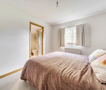 4 bedroom detached house to rent - Photo 4