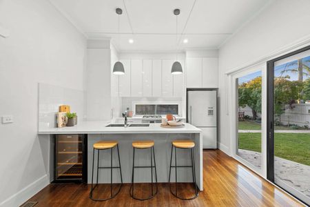 SUN SOAKED PERIOD HOME CHARM - Photo 5