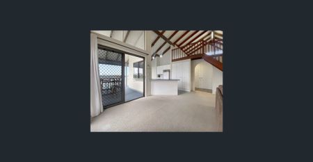 Great location with ocean views! Potential for dual living! - Photo 2