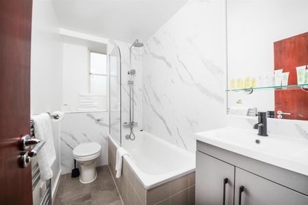 ROLAND GARDENS, SW7, London - Photo 4