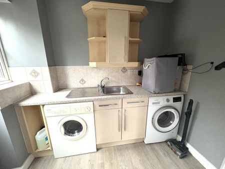 4 bedroom detached house to rent - Photo 2