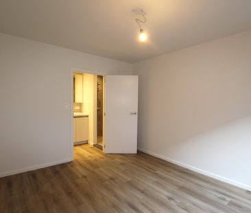 GELIJKVLOERS APPARTEMENT IN HET CENTRUM - Photo 2