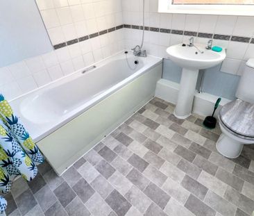 3 bedroom terraced house to rent - Photo 3