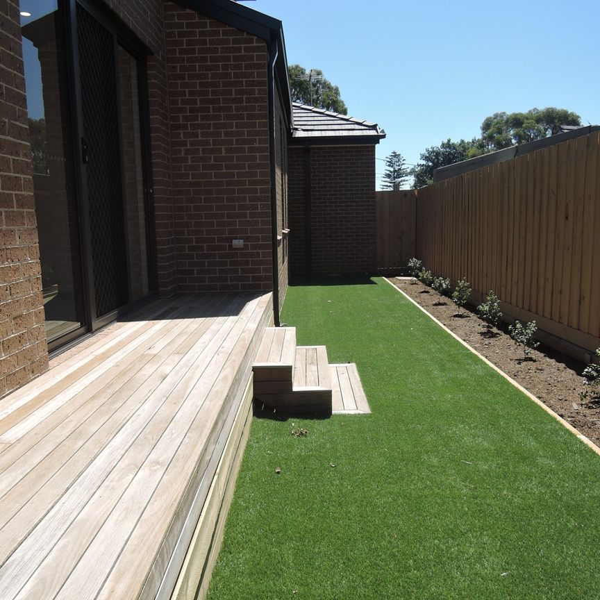 2/8 Lawford Street, BOX HILL NORTH - Photo 1