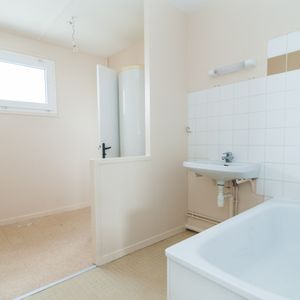 Location Appartement 3 pièces 67 m² Buzançais - Photo 3