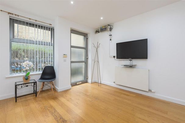 3 bedroom private hall to rent - Photo 1