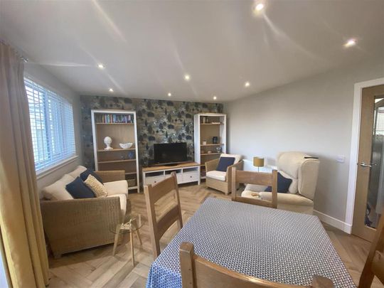 2 bedroom semi-detached bungalow to rent - Photo 1