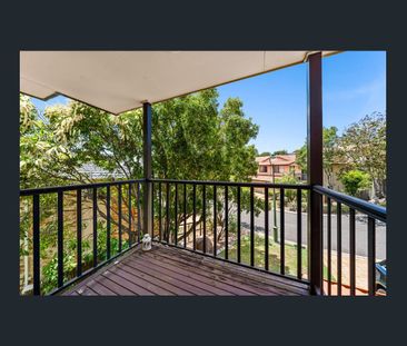 Spacious 3-Bedroom Townhouse in Convenient Location - Photo 4