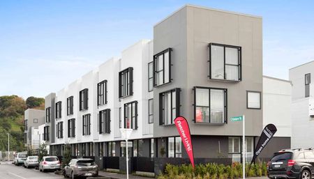 Prime Location! - Photo 3