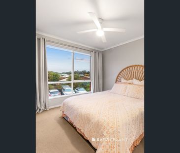 5 Warren Close, Narre Warren, Vic 3805 - Photo 3