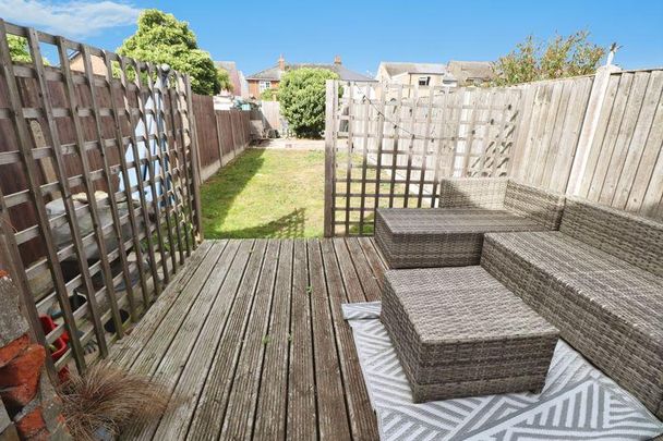 3 bedroom terraced house to rent - Photo 1