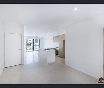 Lifestyle Living in Prestigious Hope Island - Photo 2