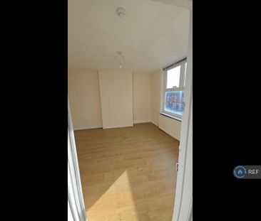 5 bedroom end of terrace house to rent - Photo 4