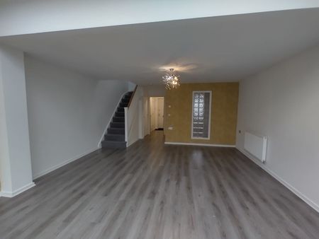 3 Bed Semi-Detached House, Wheaters Street, M7 - Photo 2