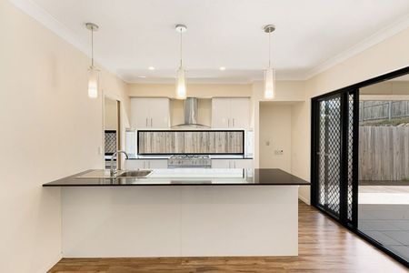 Family home in the ever popular 'Freshwater Estate'! - Photo 2