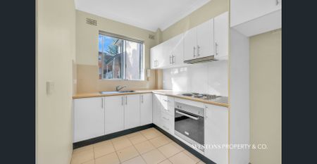 Charming 2 Bedroom First Level Apartment - Photo 3