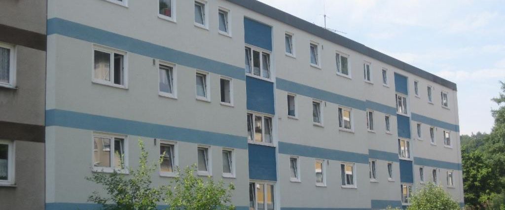 AUSGESTATTET MIT PVC UND RAUFASER UND SOFORT BEZIEHBAR: HELLE DREI-ZIMMER-WOHNUNG MIT BALKON UHLANDS - Foto 1