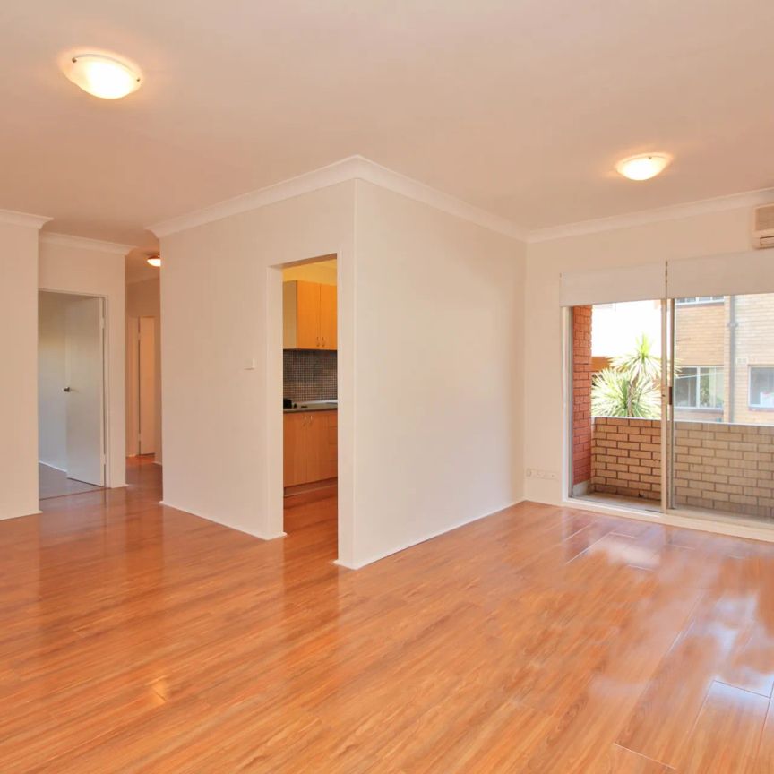 Tastefully Updated 2-Bedroom Apartment moments from Parramatta CBD! - Photo 1