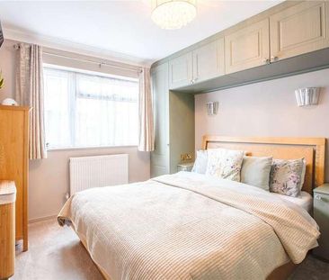 Canvey Road, Leigh-on-sea, Essex, SS9 - Photo 2