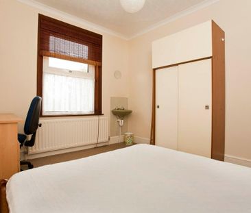 4 bedroom detached house to rent - Photo 6