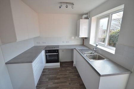 2 bedroom terraced house to rent - Photo 2
