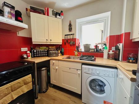 2 bedroom flat to rent - Photo 4