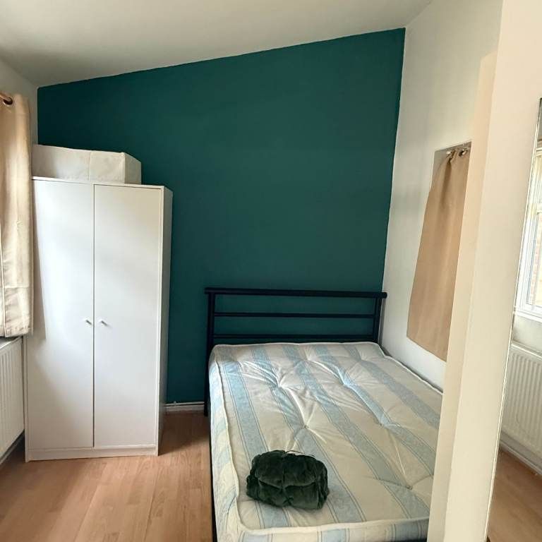 Oxley Close, London - Photo 1