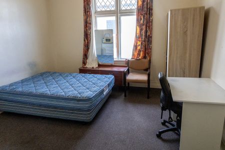 All inclusive rooms on Russell St - Available now - Photo 4