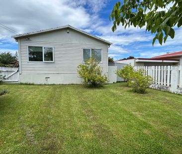 Lovely 3-Bedroom Home in Blockhouse Bay - Prime Location! - Photo 1
