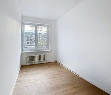 Volledig gerenoveerd appartement met 3 slaapkamers en garage in cen... - Foto 6