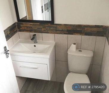 3 bedroom semi-detached house to rent - Photo 5