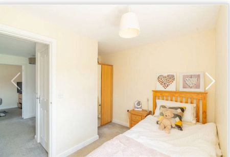 Charming 3-Bed Detached Home – Perfect for Families! - Photo 3