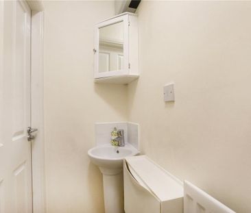 4 bedroom end of terrace house to rent - Photo 6