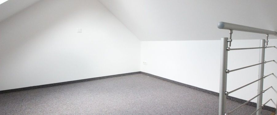 Schöne 3-Raum-Dachgeschosswohnung zentrumsnahe von Aue - Photo 1
