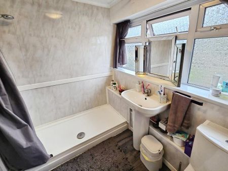 3 bedroom terraced house to rent - Photo 5