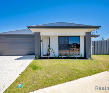 5 Bedroom Home Close to Stunning Beaches! - Photo 5